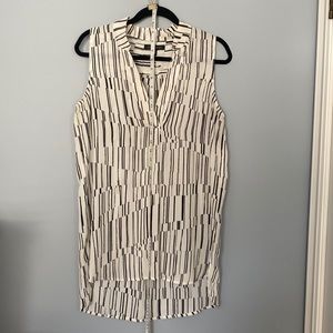 Banana Republic Blouse. Longer in back.  Excellent condition